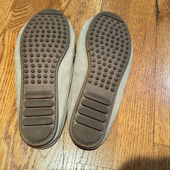 Minnetonka leather slip on moccasins tan size 7.5 - Picture 3 of 4